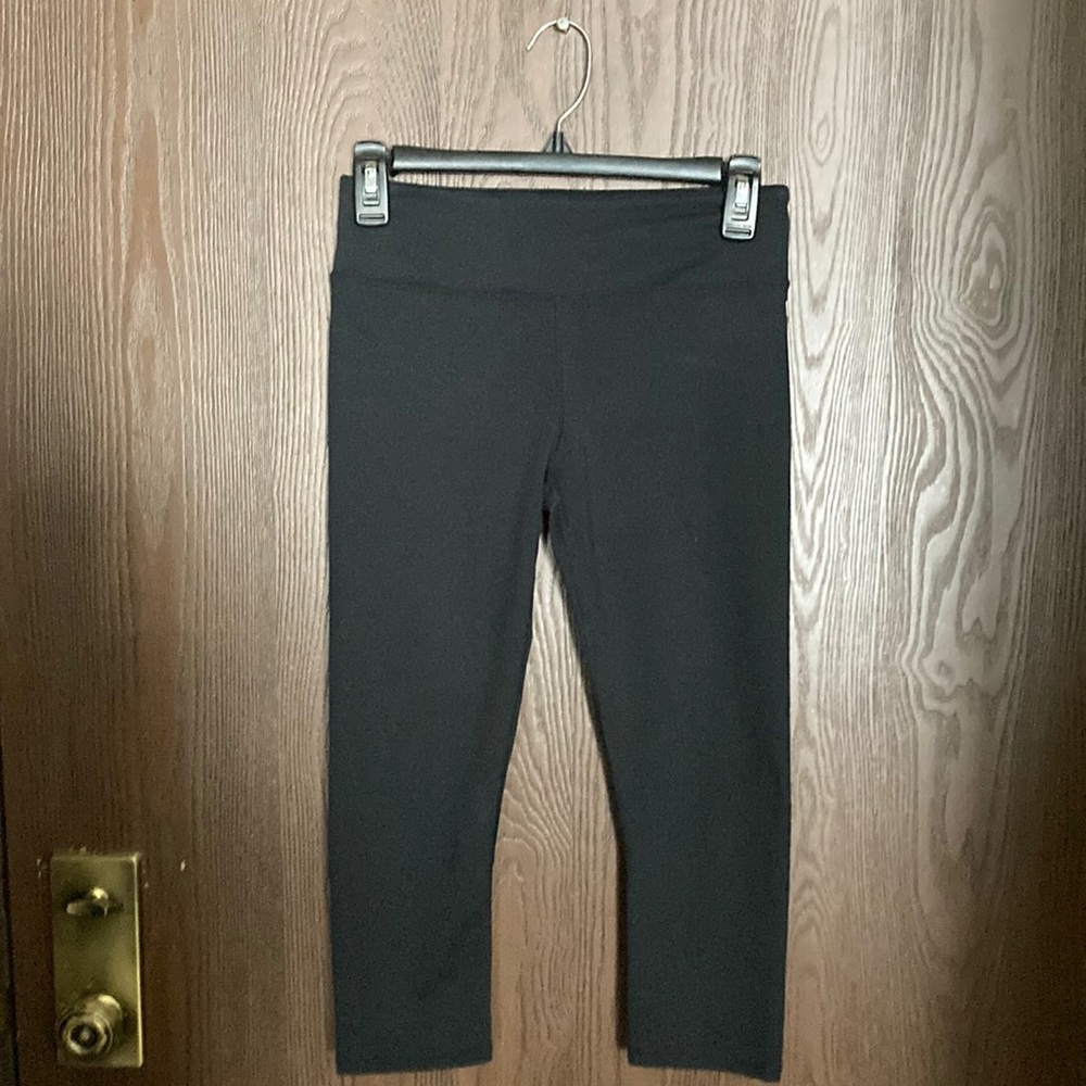 Fabletics M cropped leggings